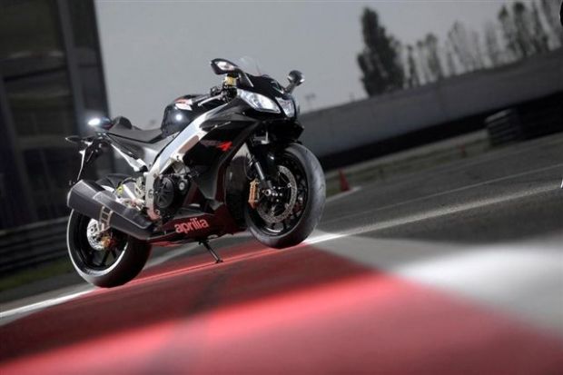 Aprilia RSV4 R la moto di Biaggi in vendita a 16 mila euro (Photogallery)