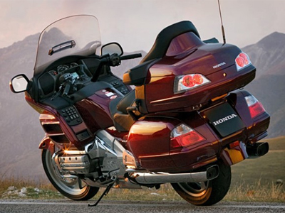 Honda Goldwing, la super moto con l'airbag