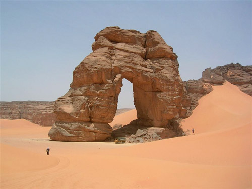 Viaggio in moto nel deserto libico di Akakus