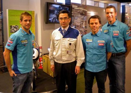 Capirossi e Bautista in visita al museo della Suzuki in Giappone