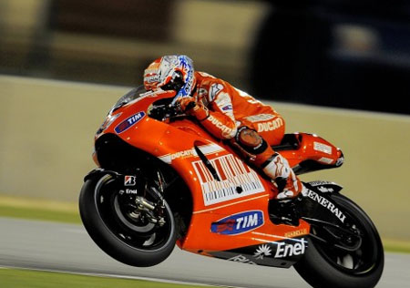 MotoGP: Stoner davanti a Rossi. L'australiano si conferma re del Qatar