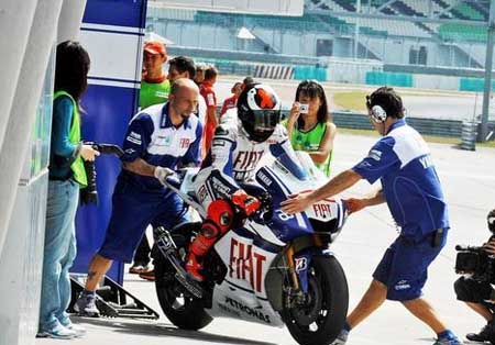 MotoGP, test in Qatar: Lorenzo stringe i denti e torna in sella alla Yamaha