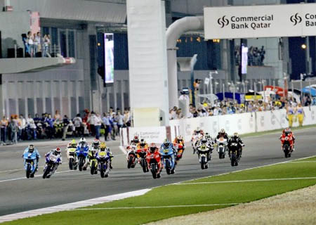 Ultime prove per la MotoGP con i test "by night" del Qatar