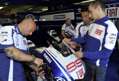  Moto Gp, Yamaha: Forcada e il muro tra Rossi e Lorenzo. “E’ solo una guerra psicologica”