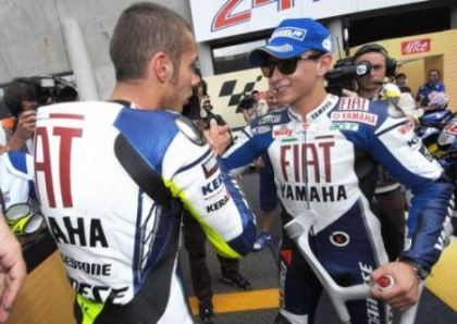 Moto Gp, la Yamaha padrona del mondiale. Lorenzo e Rossi, la vittoria finale sarà affare loro