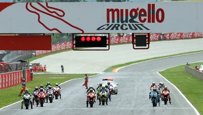 Moto Gp, Mugello: Lorenzo vuole il podio. Stoner per il riscatto. Dovi per stupire