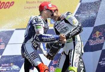 Moto Gp, Yamaha: Valentino incorona Lorenzo. "Ha meritato il titolo mondiale"
