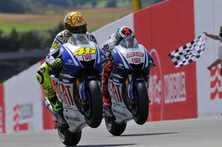 Moto Gp, Rossi rientra al Sachserning. Lorenzo gli dà il "benvenuto" mentre pensa a vincere ancora