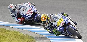 Moto Gp, Gran Premio del Giappone: é bufera in casa Yamaha. Lorenzo attacca Rossi: "E' stato scorretto". Il "Dottore" risponde: "Voleva un duello all'ultimo sangue"