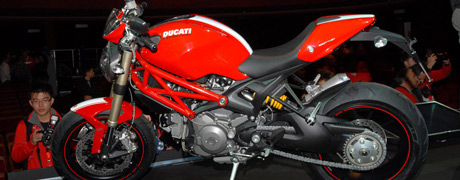 Ducati Monster 1100 Evo, motore a 2 valvole da 100 CV 