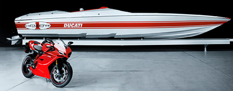 Ducati, offshore Cigarette Racing Team, al Salone Nautico in Florida