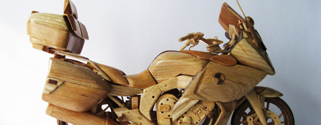 Vyacheslav Voronovich, ha realizzato la K1600GTL in legno
