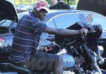 M.City, Balotelli compra una Harley Davidson, ma non può guidarla per regolamento della società
