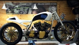 Harley Davidson, una moto special customizer per l'attore Rourke