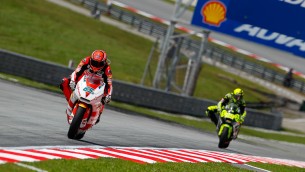 Moto2, Bradl chiude in testa il venerdì di prove libere in Malesia