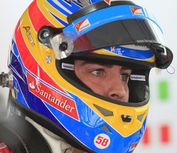 Simoncelli, l'omaggio di Alonso e Massa: il 58 sul casco