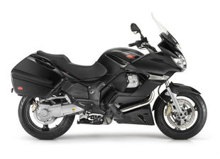 Moto Guzzi V7, tre linee per il 2012: sportiva, turismo e racing 