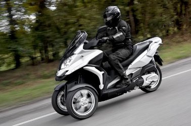 Quadro, lo scooter tre ruote 350D da 6990 euro 
