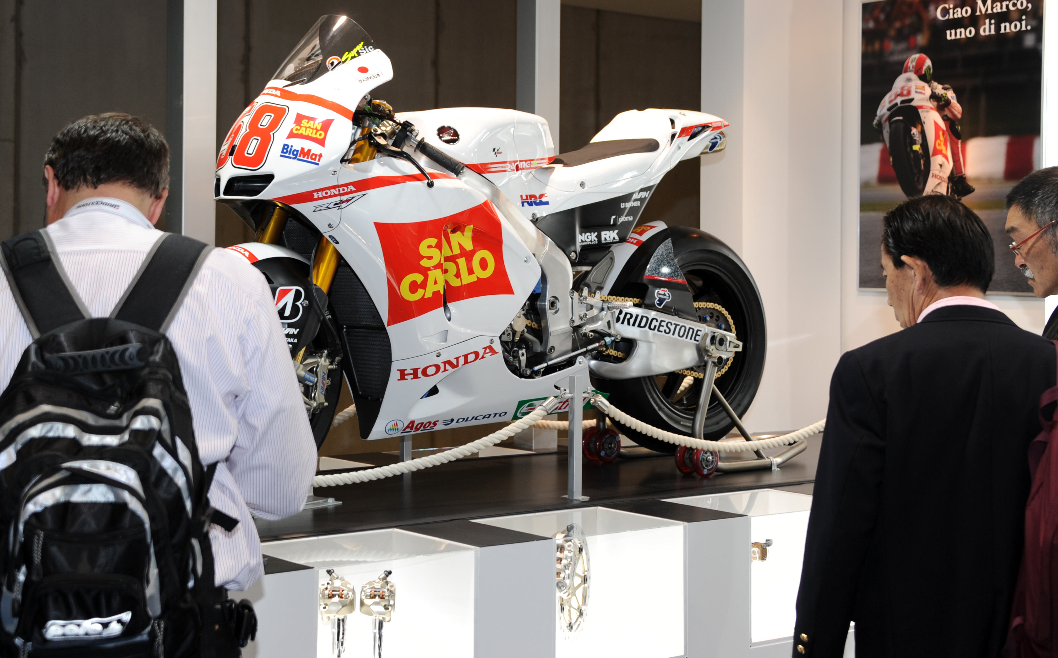 La MotoGP 2011 in cento fotografie e un grazie