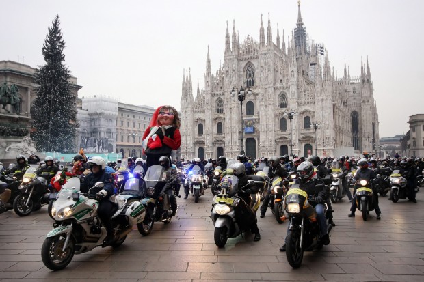 Befana dei Motociclisti in piazza Duomo il 6 gennaio