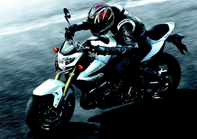 Moto Suzuki GSR 750