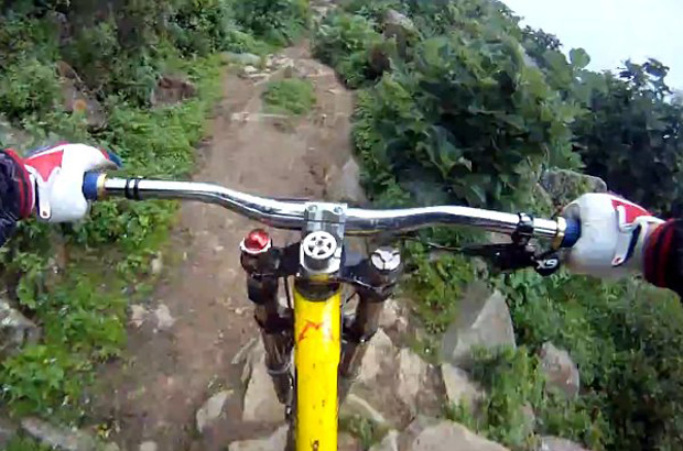 Video Alejandro Paz in mountain bike pazza dicesa delle Ande