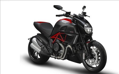 Moto Ducati Diavel 2012