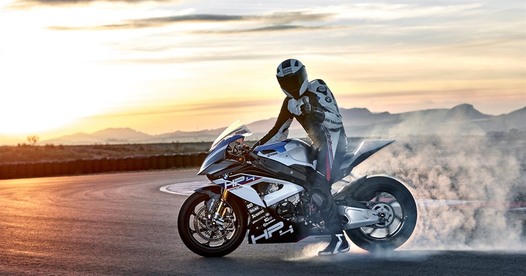 HP4 Race, svelate specifiche e prezzo della nuova moto da pista di BMW