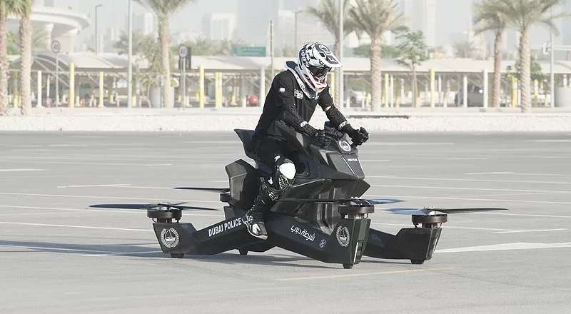 Hoverbike S3, la Polizia a Dubai sfreccia con una moto volante